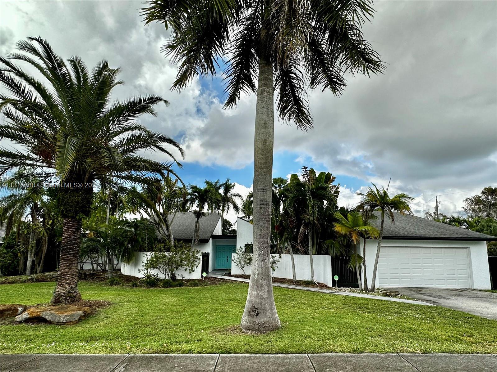 9101 SW 174th St, Palmetto Bay, FL 33157