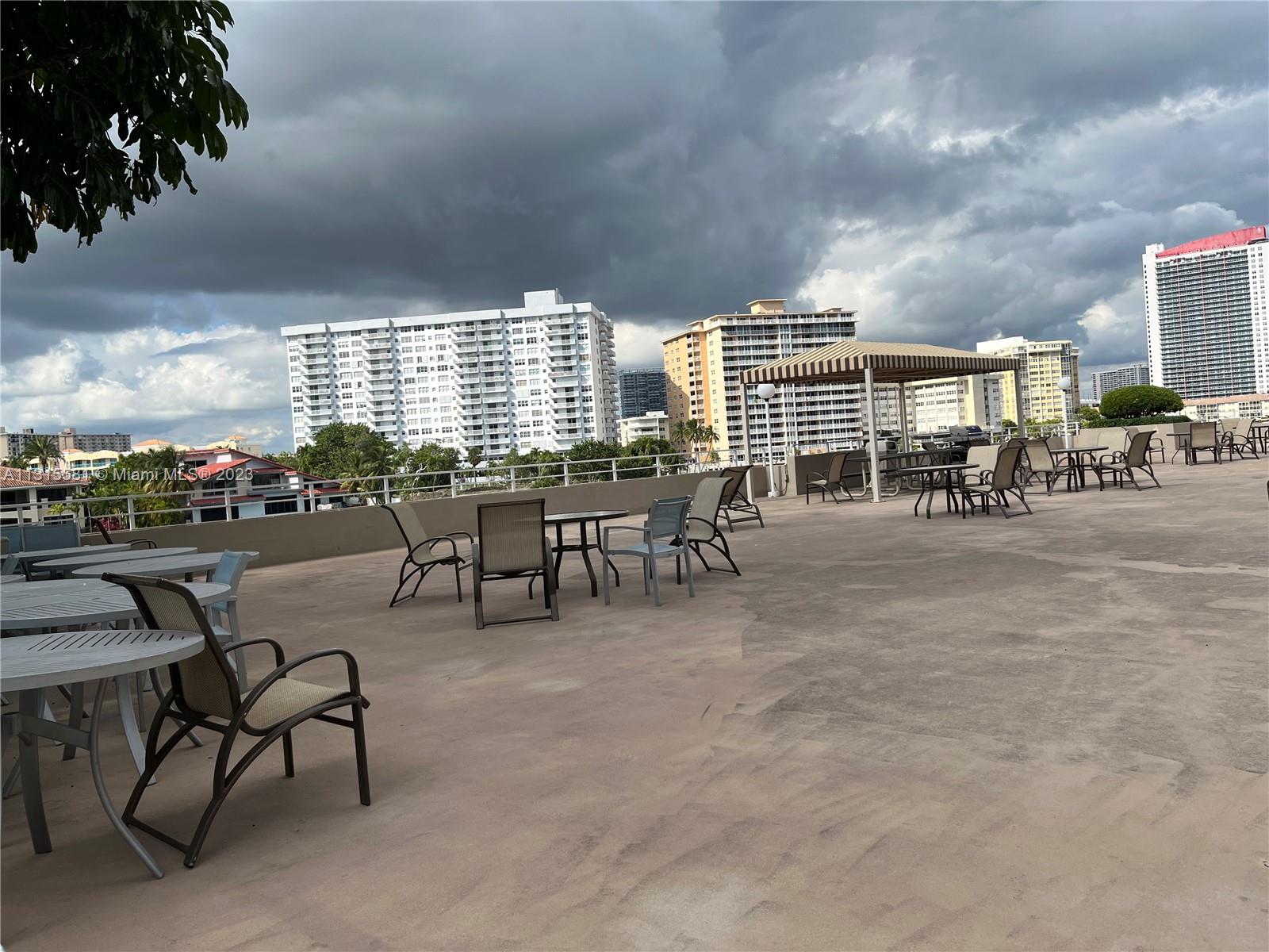 Roof Top Patio with Barbecue