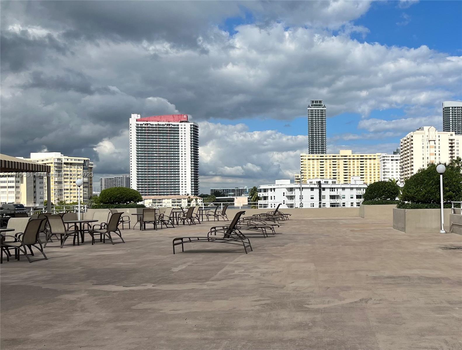 Roof Top Patio with Barbecue