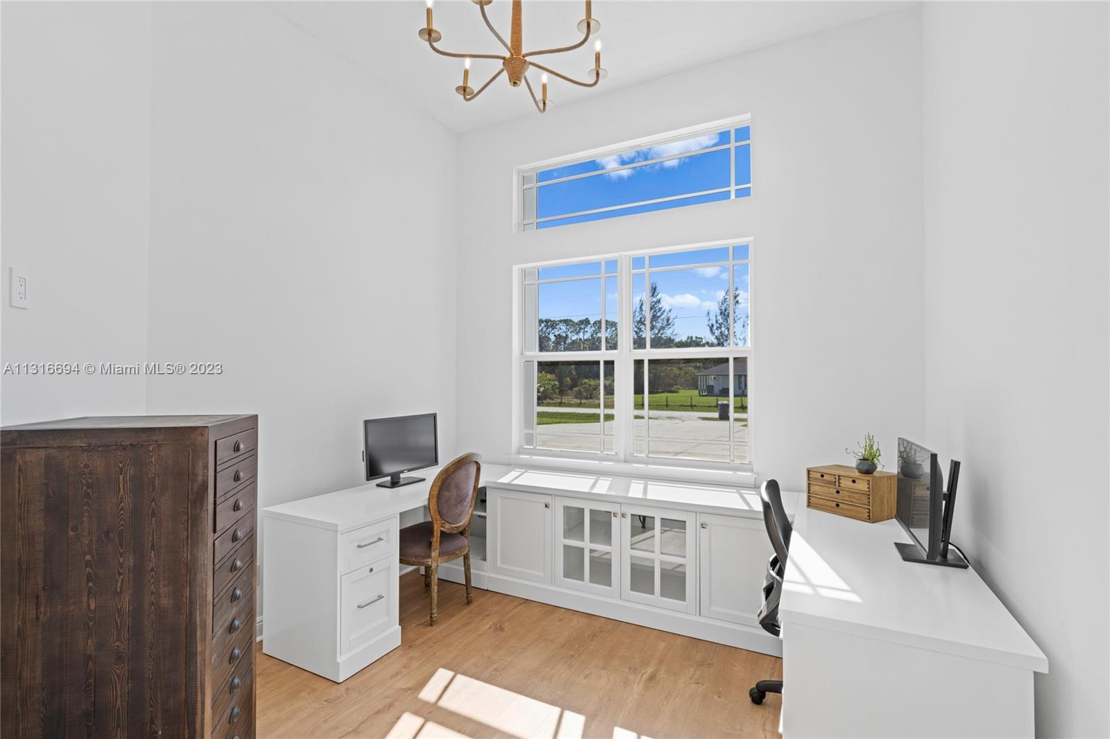 A bright Office will make your days pleasant and productive.