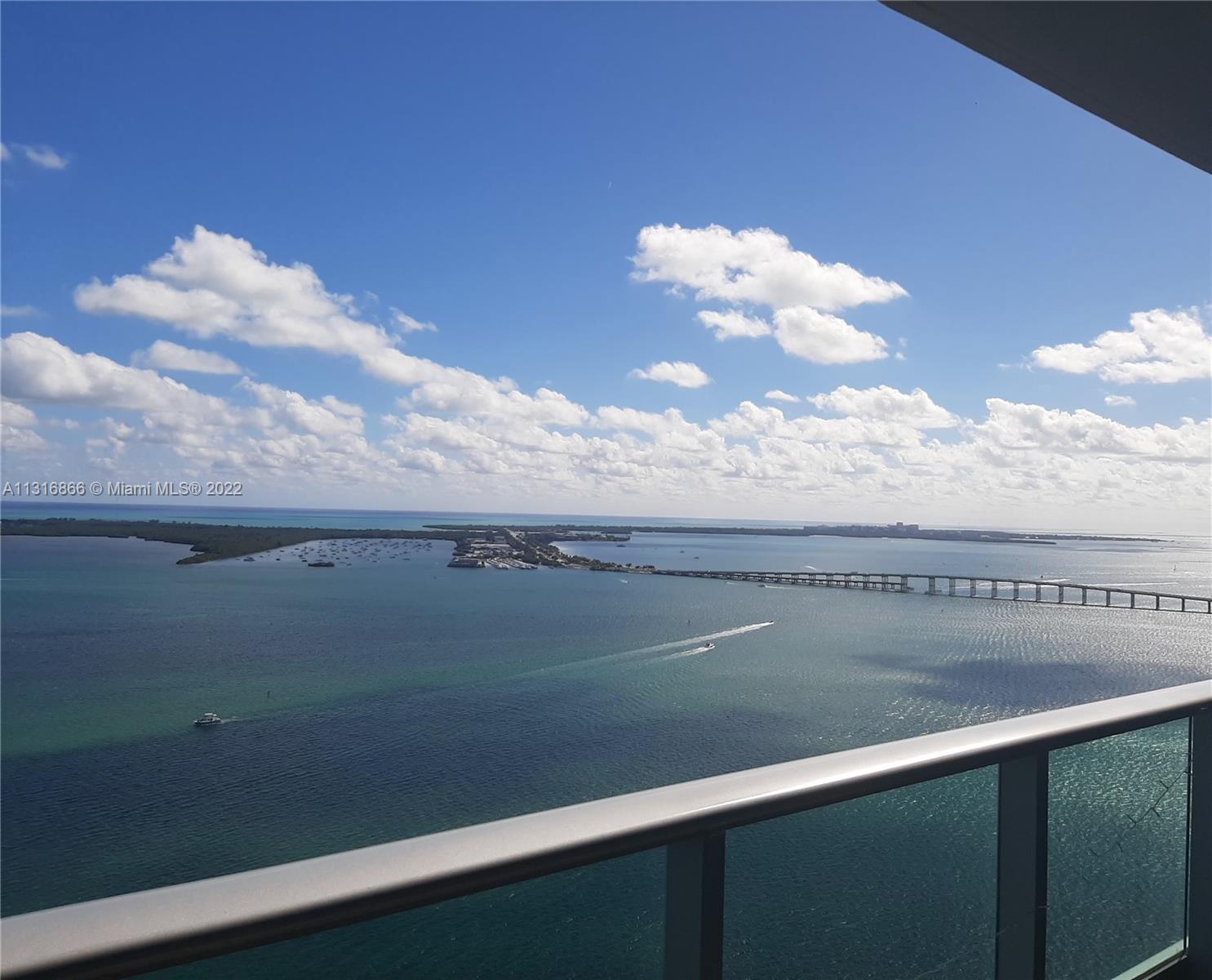 Excellent unit 3bds, 3 baths. Beautiful view to intracoastal, ocean, Port of Miami, Key Biscayne. Great condition. 2 parking spaces. Building with all amenities. Walk to restaurants and shops.