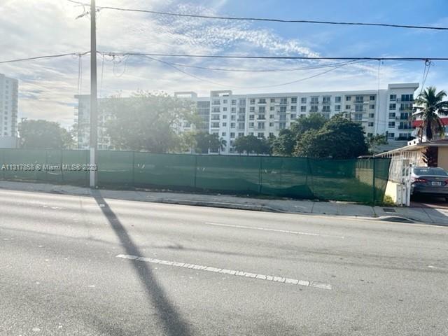 Lot next to where the house !