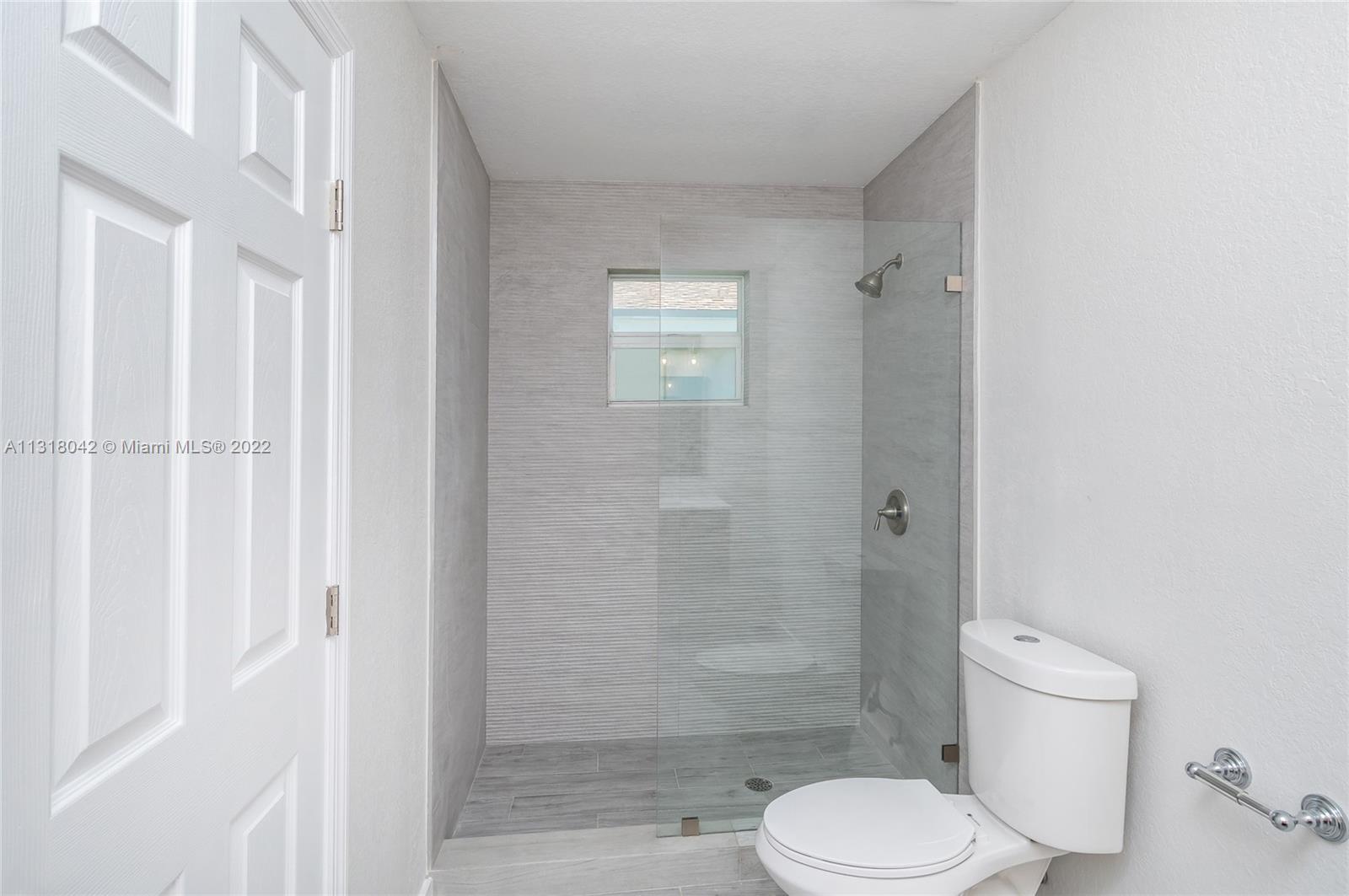 Listing Photo 11