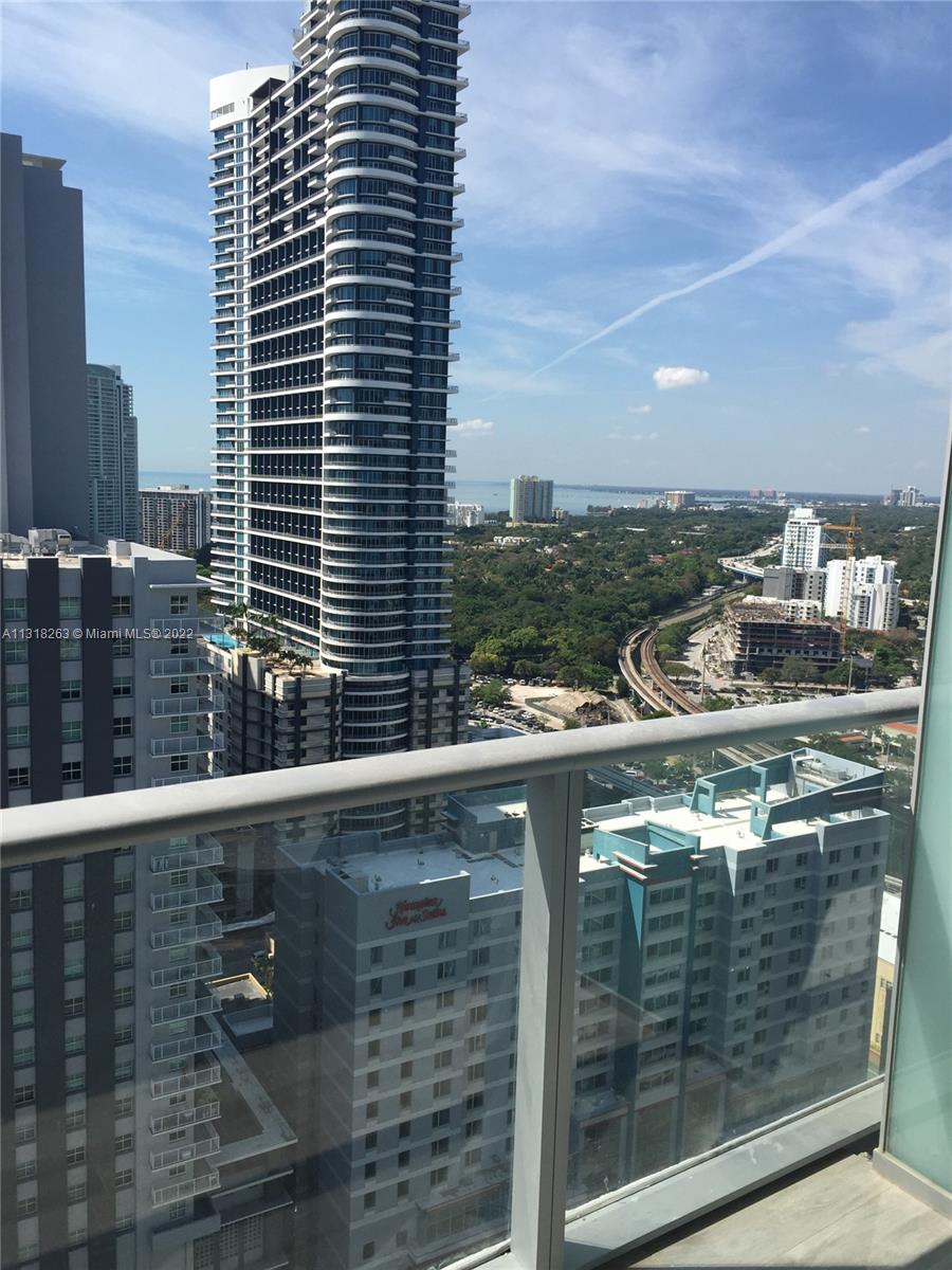 EXCELLENT 1 BEDROOM , 1 BATH UNIT IN BRICKELL, ITALIAN CABINETRY, PRIME APPLIANCES. LARGE BALCONY, 5 STAR AMENITIES, ROOFTOP POOL AT 43rd FLOOR, LOUNGE ROOM, KIDS ROOM, MOVIE THEATRE, FITNESS CENTER, AND SAUNA. GREAT VIEWS OF THE CITY