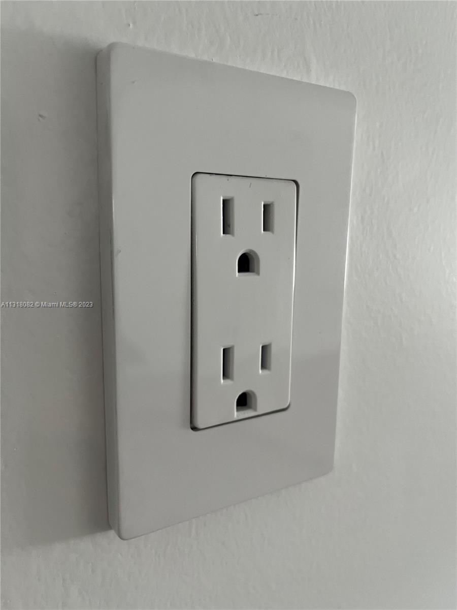 Decora outlets & switches w/ screewles covers throughout.
