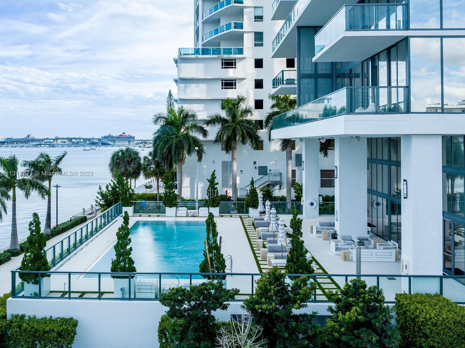 Bayfront Sunrise Pool