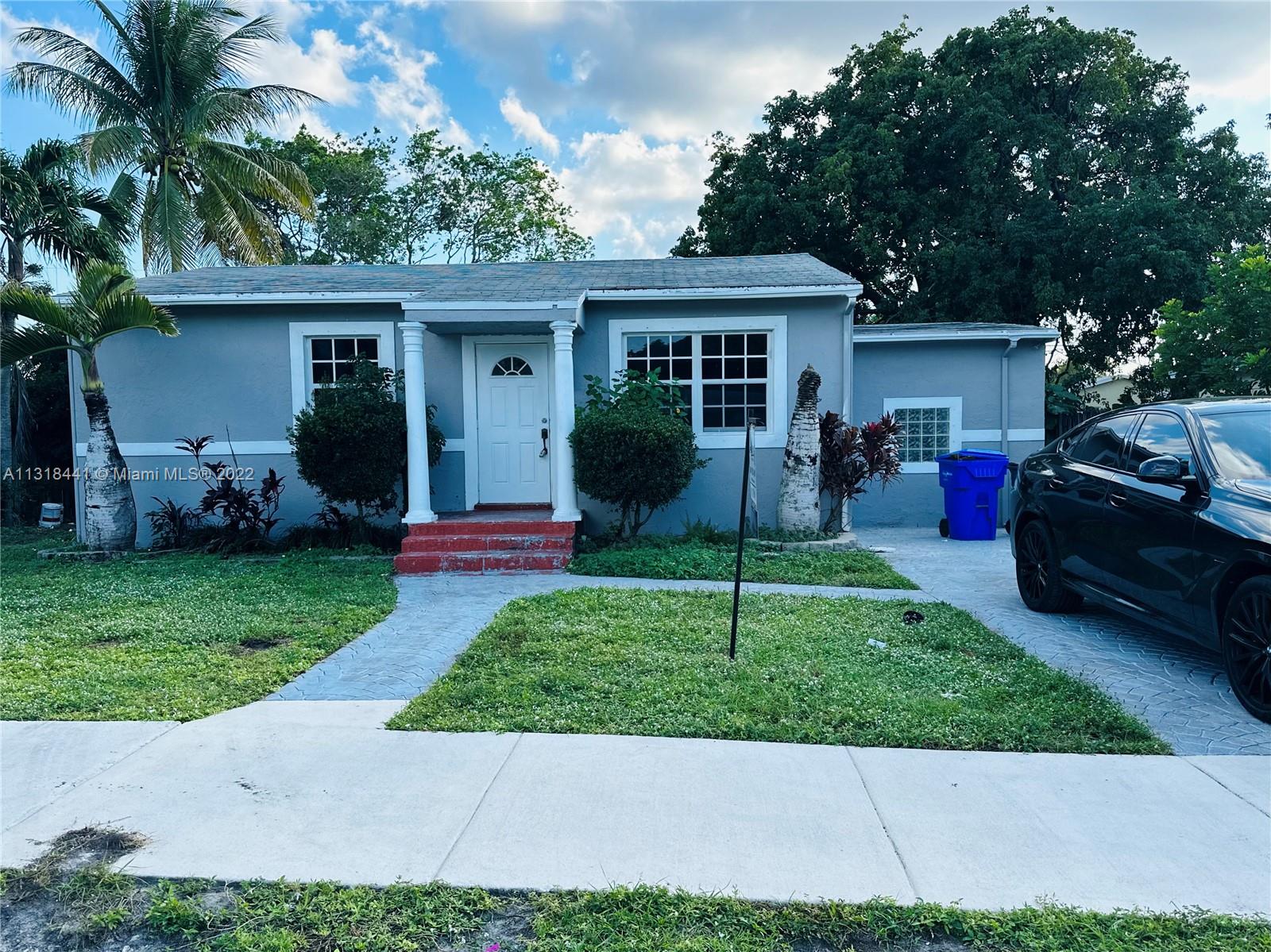 2740  Dewey St  For Sale A11318441, FL
