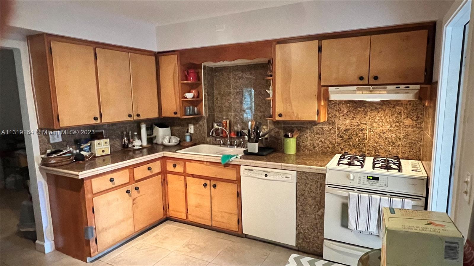 Listing Photo 9