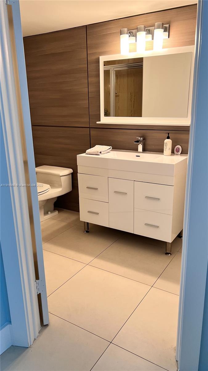 Bath/bedroom #2