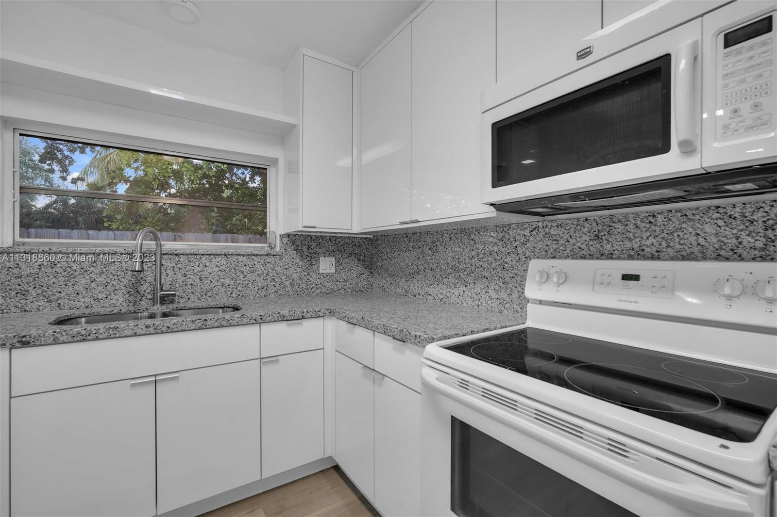 Listing Photo 12