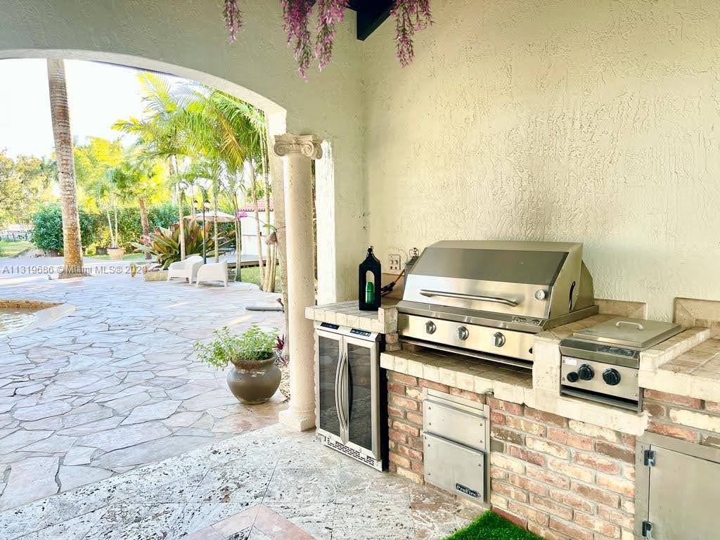 Outdoor Kitchen