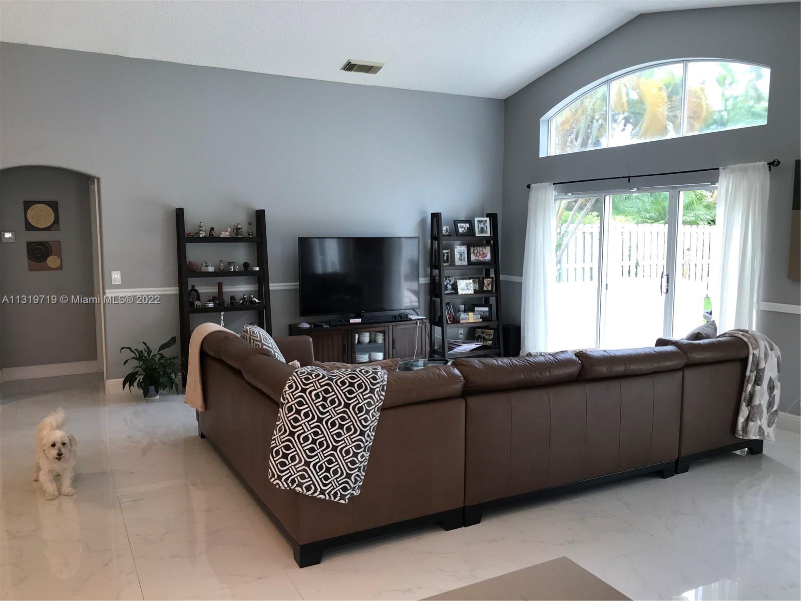Listing Photo 10