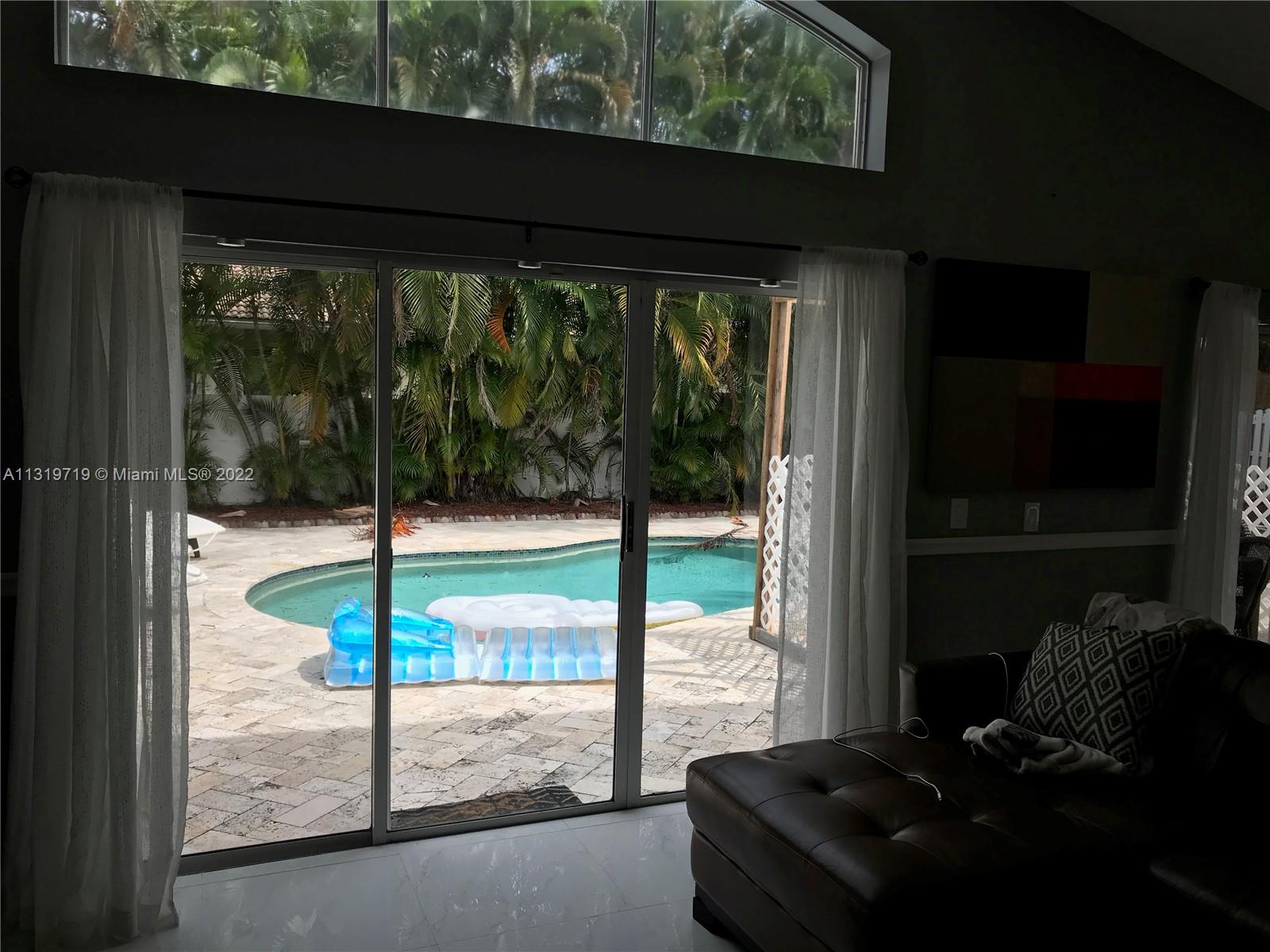 Listing Photo 11