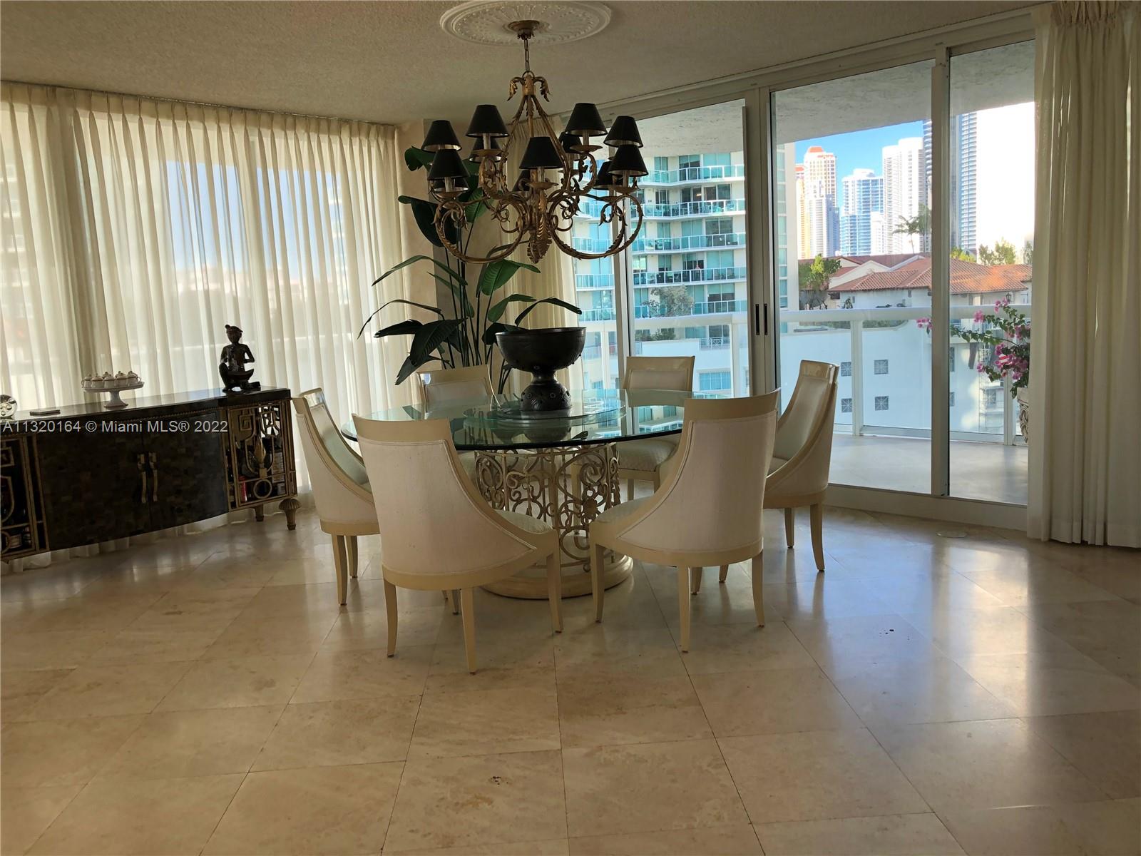 FORMAL DINING AREA