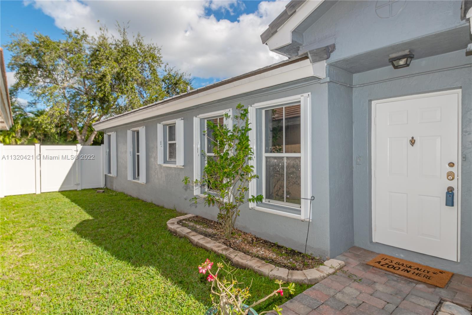 Photo 1 of 14861 70th Pl in Davie - MLS A11320421