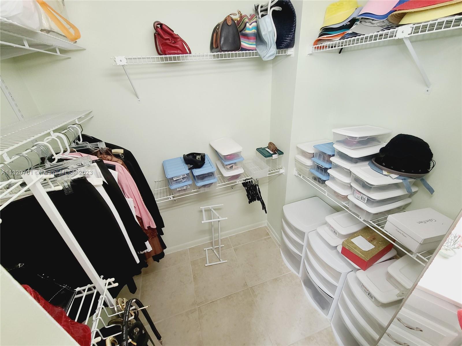 MASTER BEDROOM - WALK-IN CLOSET