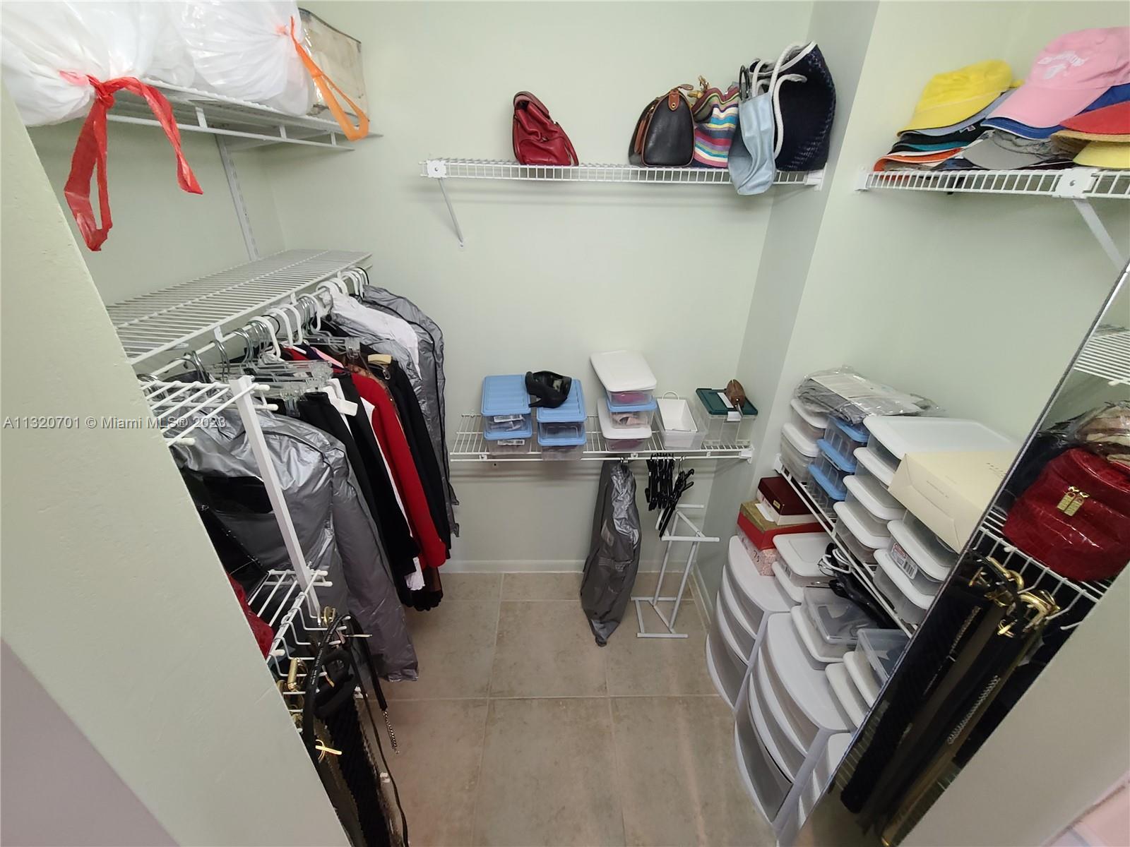 MASTER BEDROOM - WALK-IN CLOSET