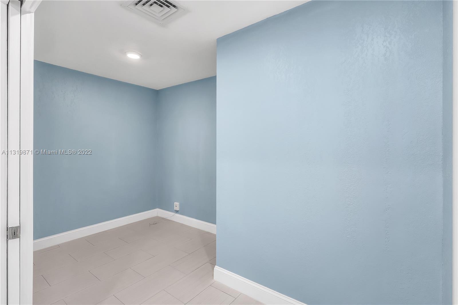 Walk in off Master Bath