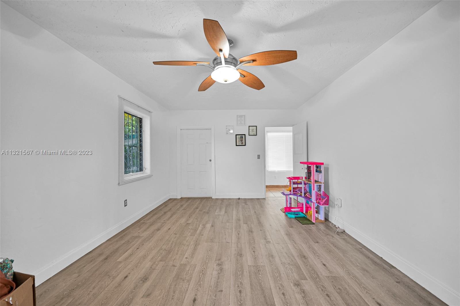 Listing Photo 18