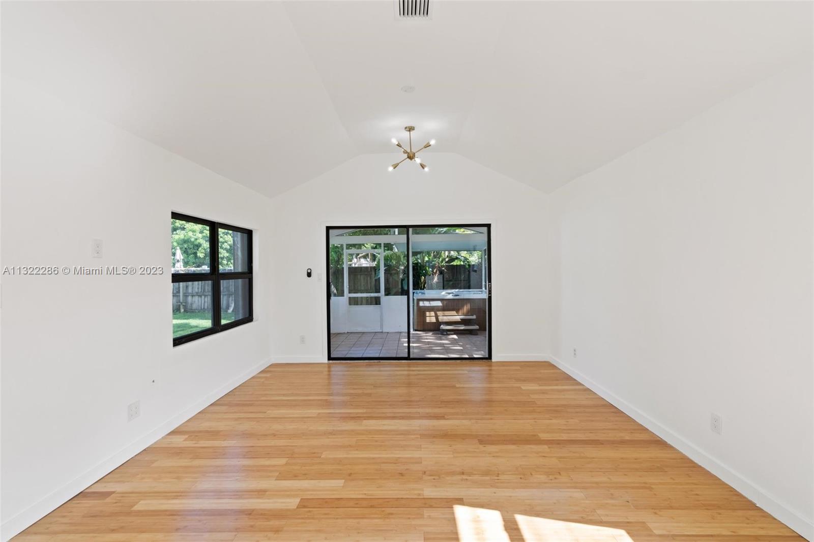 Listing Photo 9