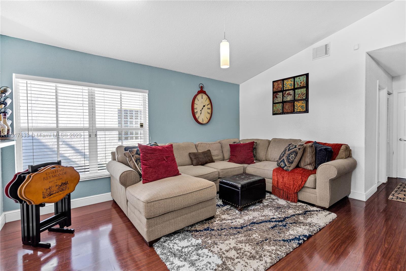 Listing Photo 11