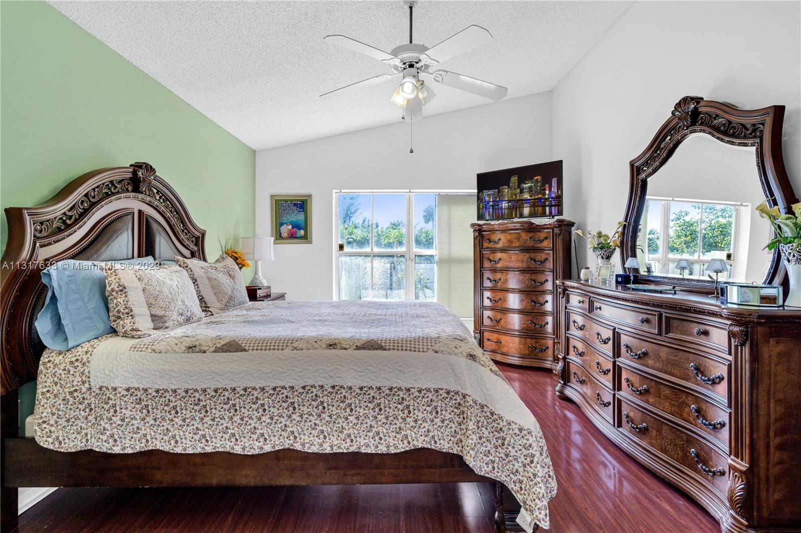 Listing Photo 12
