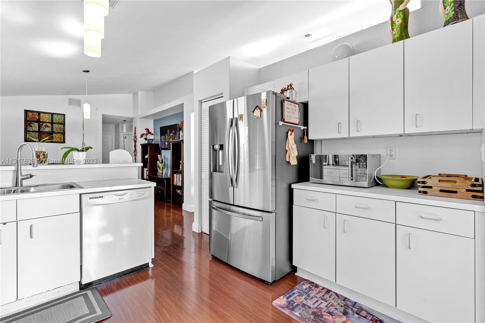 Listing Photo 8