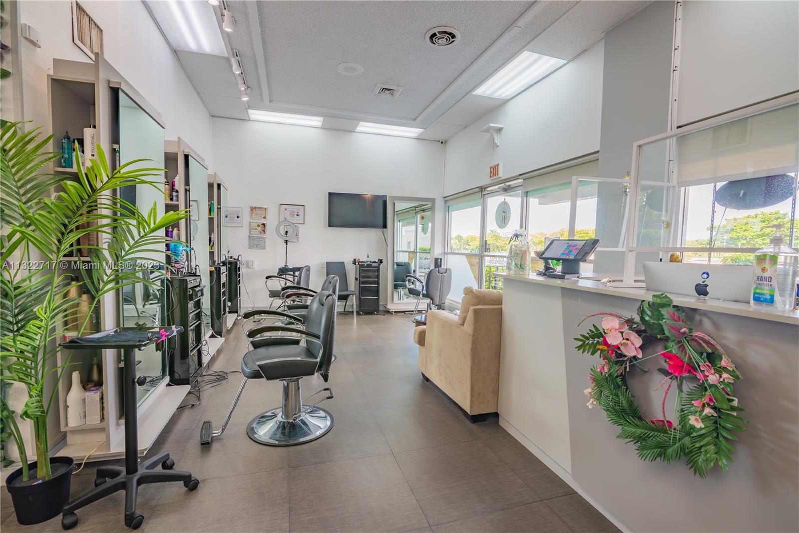 another area of Beauty Salon.