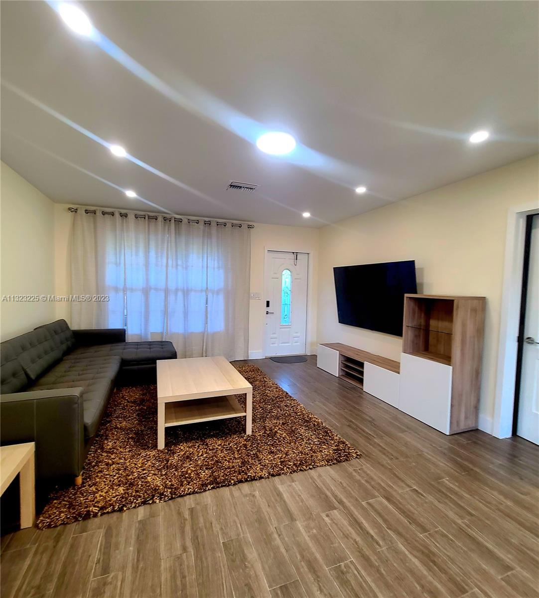 Listing Photo 7