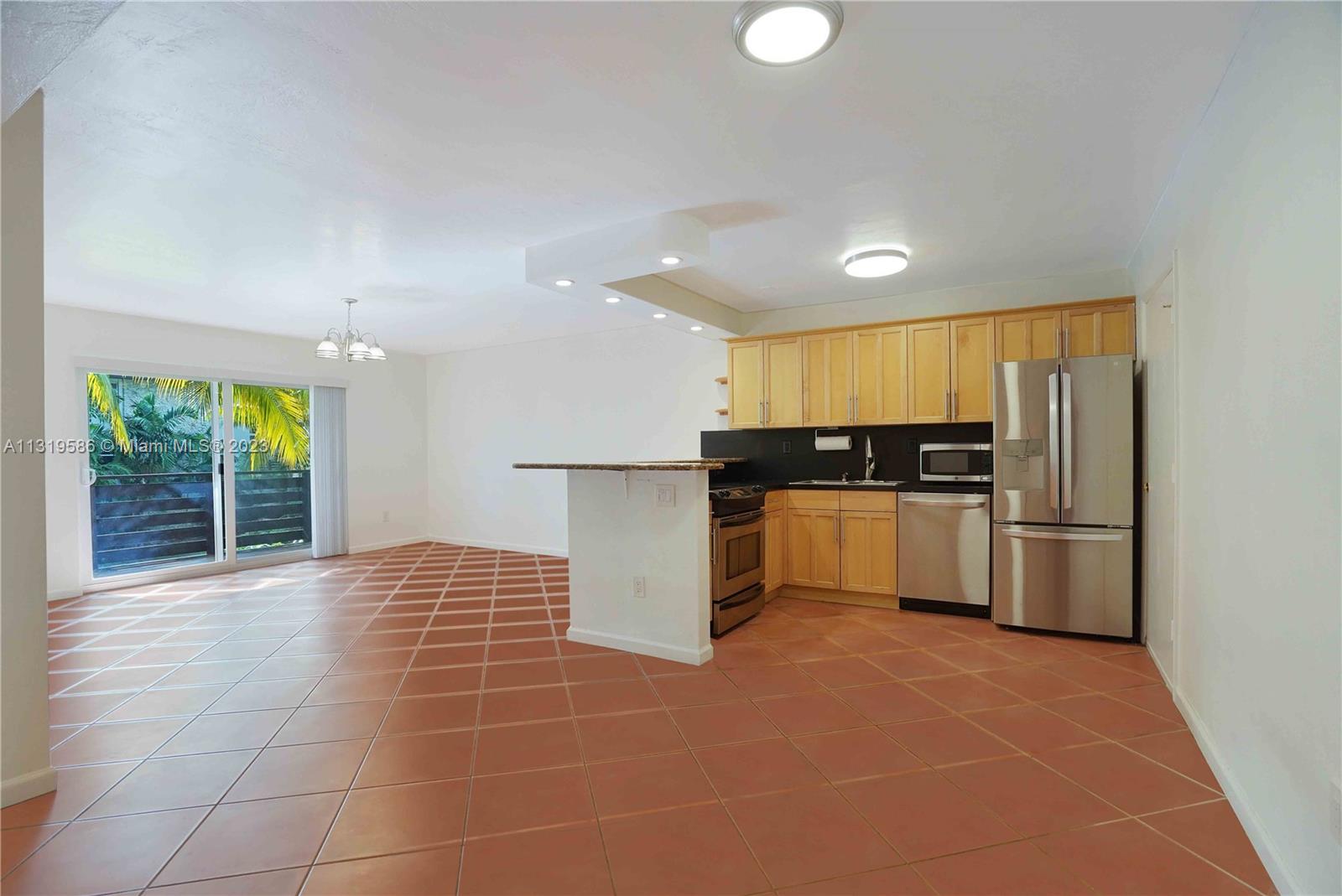 Spacious Open Concept Living/Kitchen As Soon As You Walk In. Dadeland Capri 7487 SW 82 ST UNIT:C209