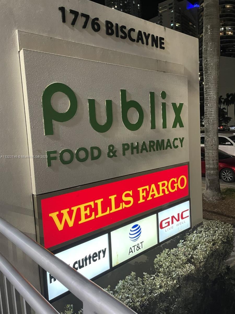 LOVE PUBLIX SUPERMARKET  1 BLOCK THE OPERA TOWER