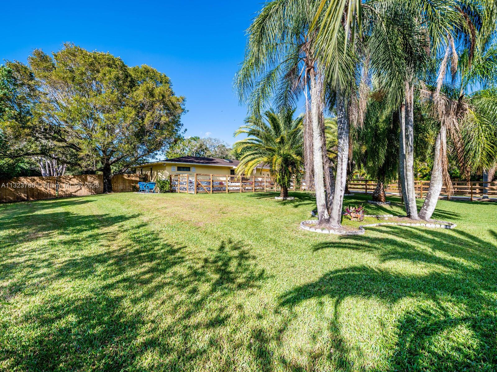 Listing Photo 11