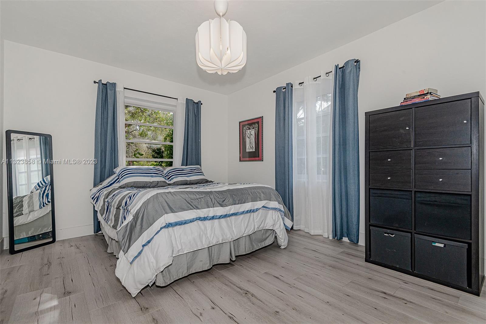 Listing Photo 11