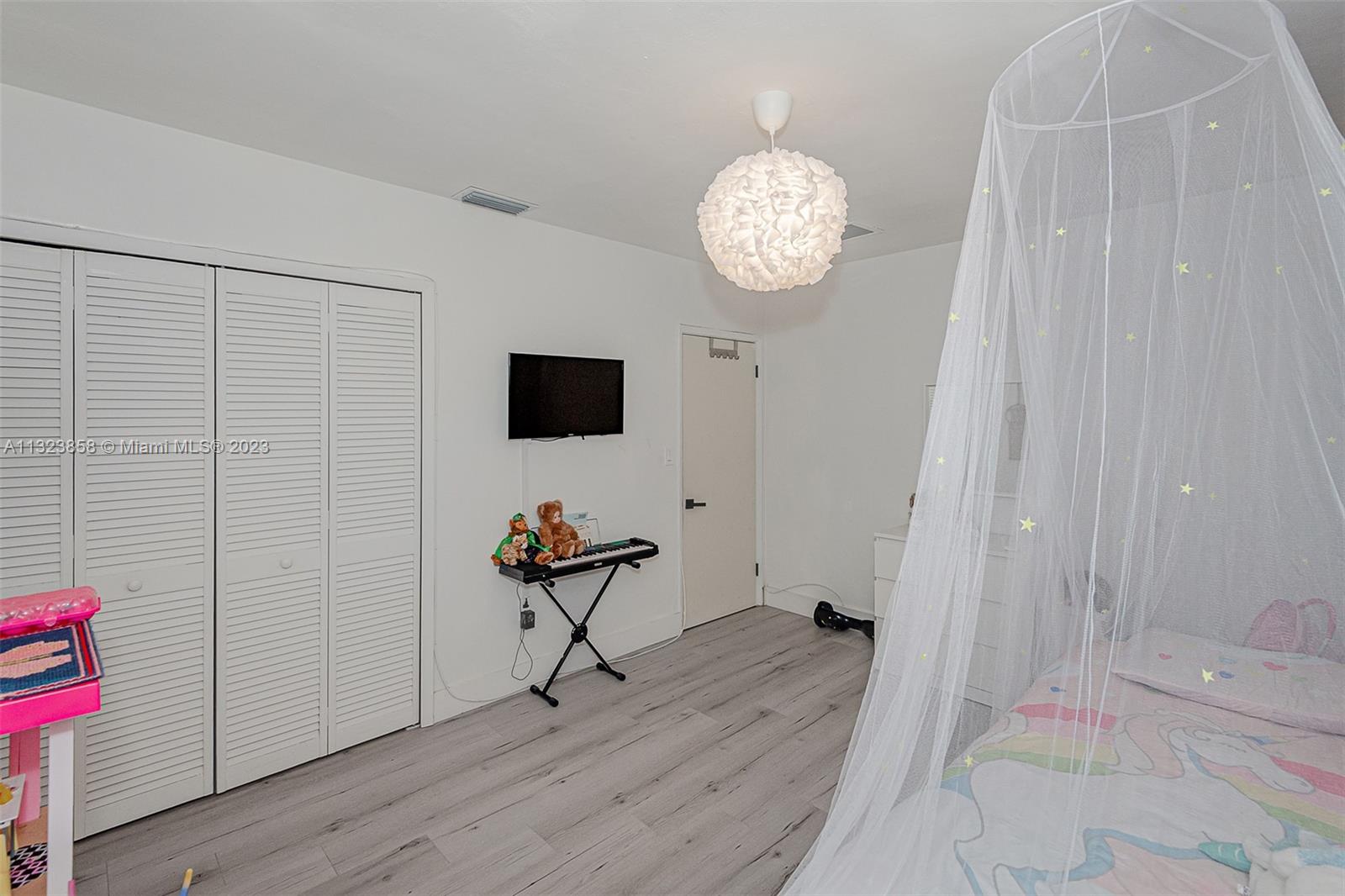 Listing Photo 12