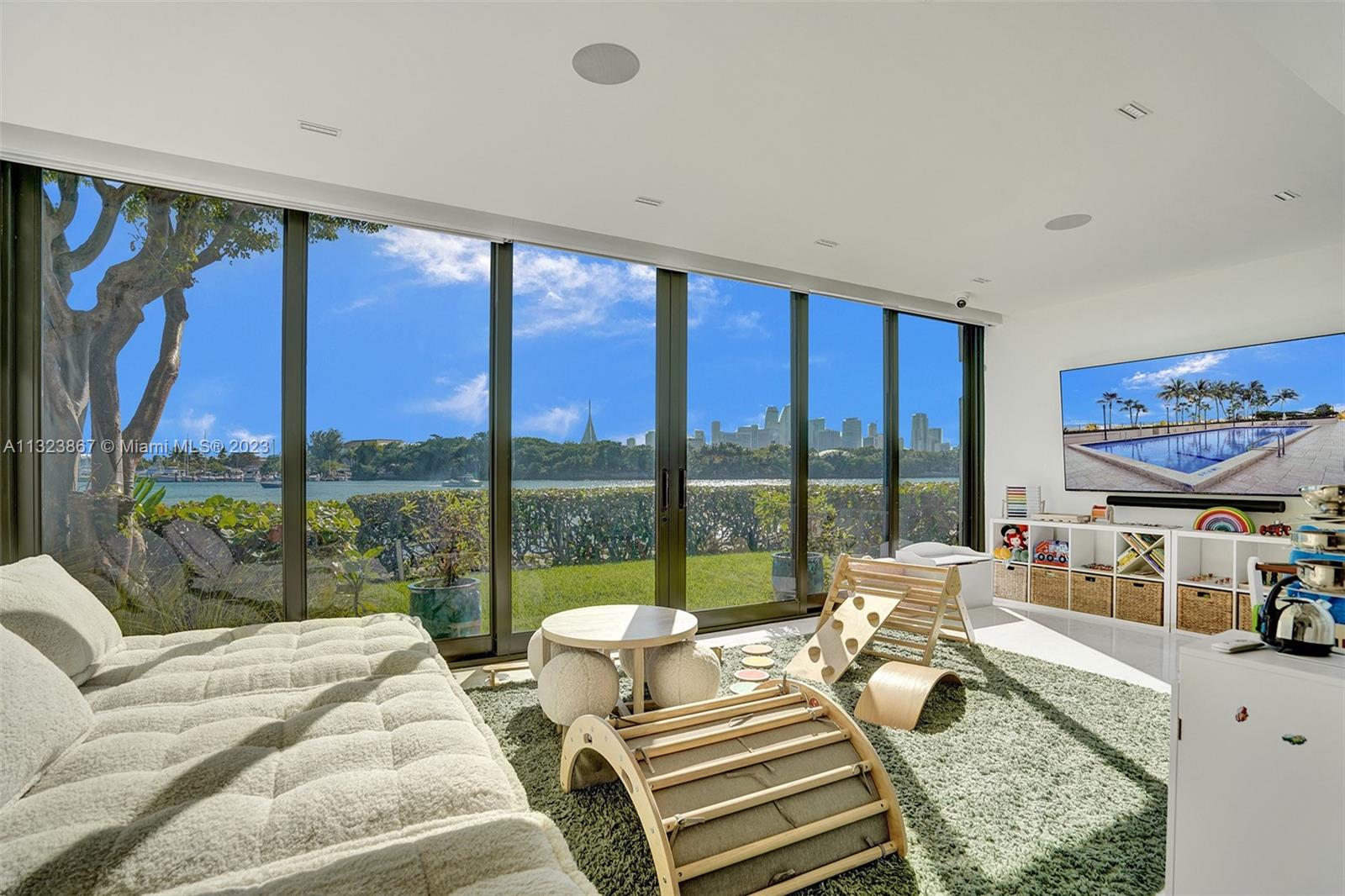 Ground floor family room/playroom/entertainment space