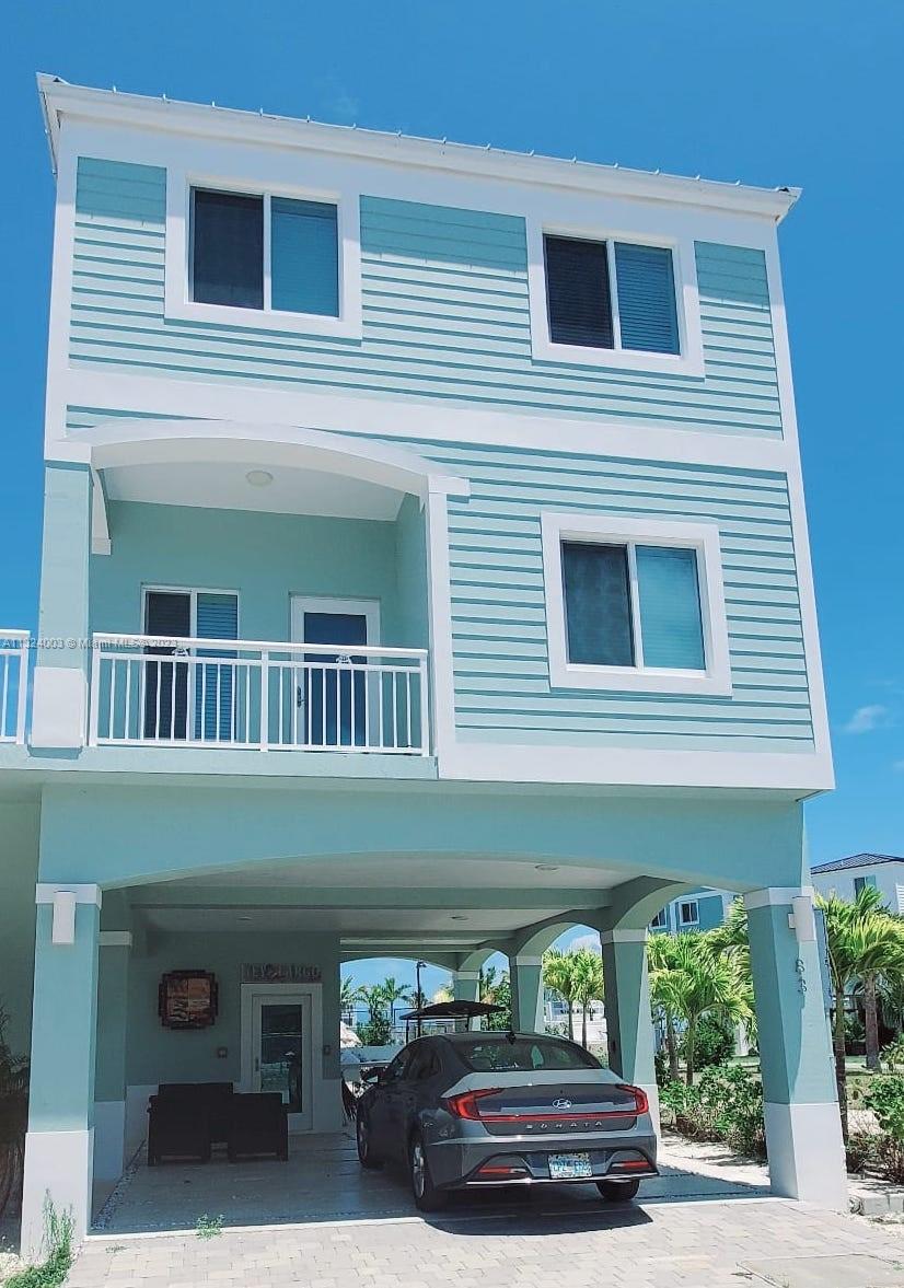 Best priced unit of this size in the one of the best boater's community in Key Largo. Very unique, custom build house. Full service marina, swimming pool, tennis, clubhouse, kids park, 24/7 security, etc. Open floor plan, many high end upgrades, marble stairs with modern glass railing and a breath taking natural key stone wall, quartz
countertops, maple cabinets, pressure treated trusses, cypress facial boards, energy efficient insulation, heavy
rebar reinforcement on all concrete floor slabs and driveway, custom shell inlay paneled driveway, hurricane
impact windows and doors. Storage area, 3 car parking covered space + guest