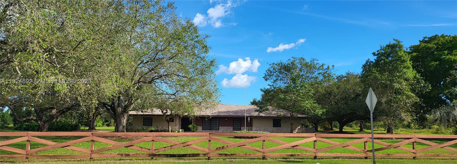 Front view of 18 acre home with Grove