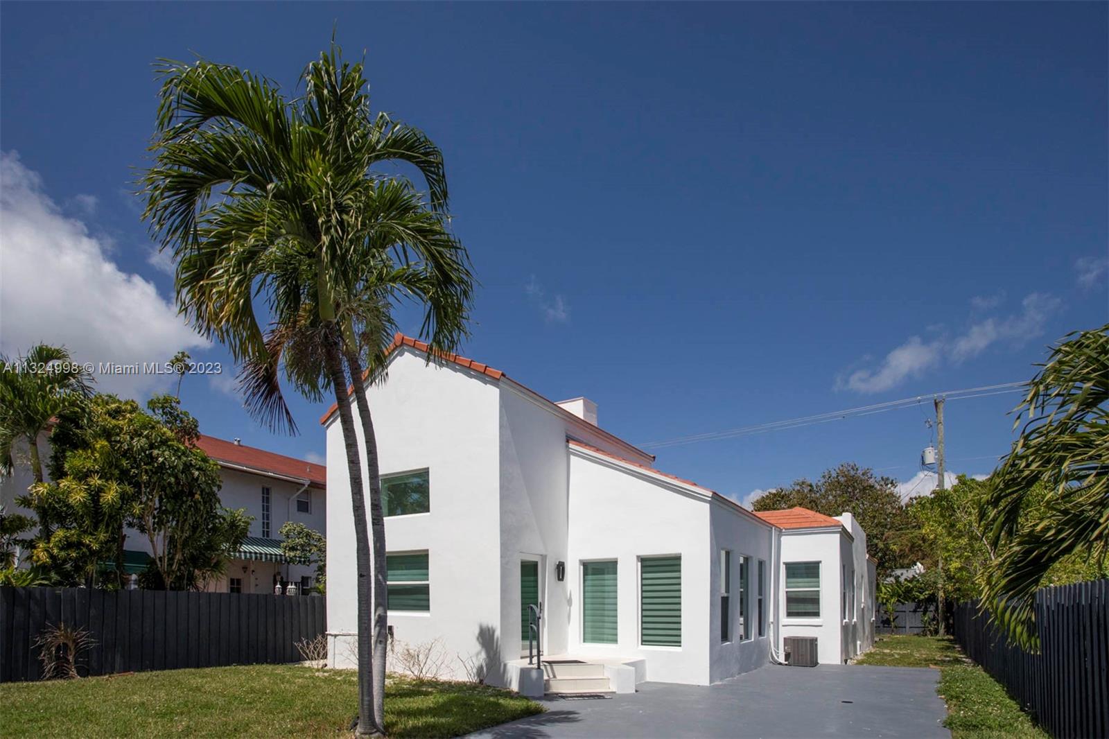 1327  Biarritz Dr  For Sale A11324998, FL
