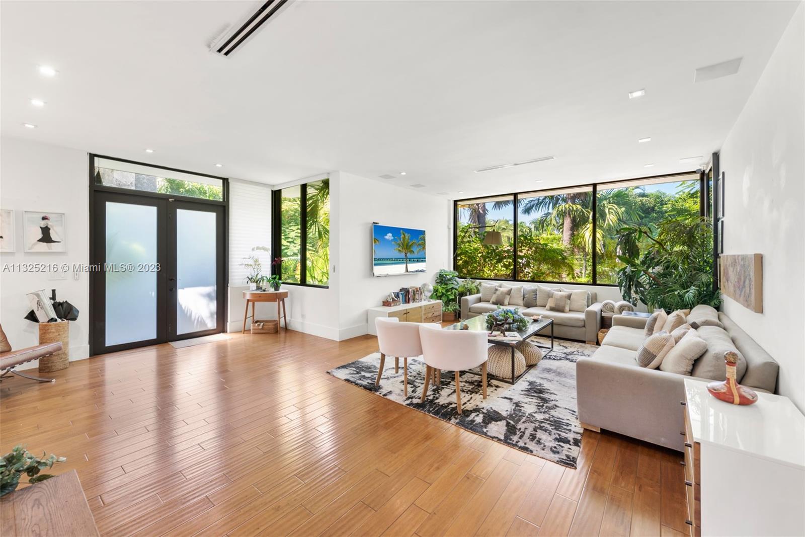 Photo 2 of 2815 Regatta Ave in Miami Beach - MLS A11325216