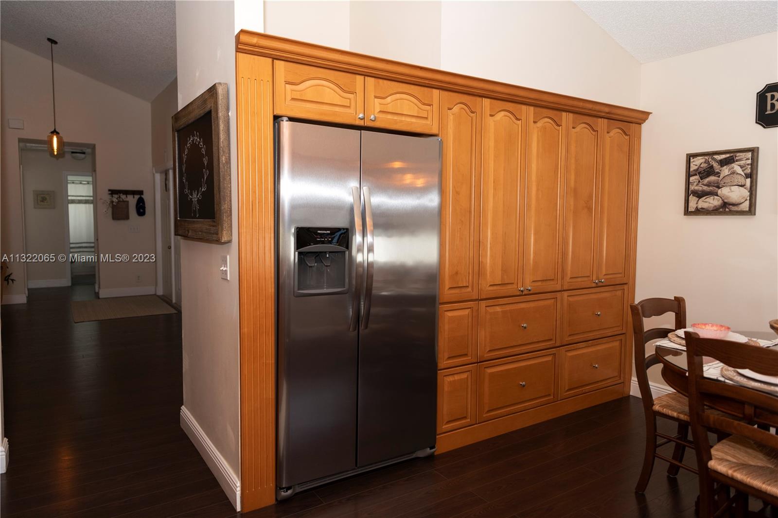 Listing Photo 11