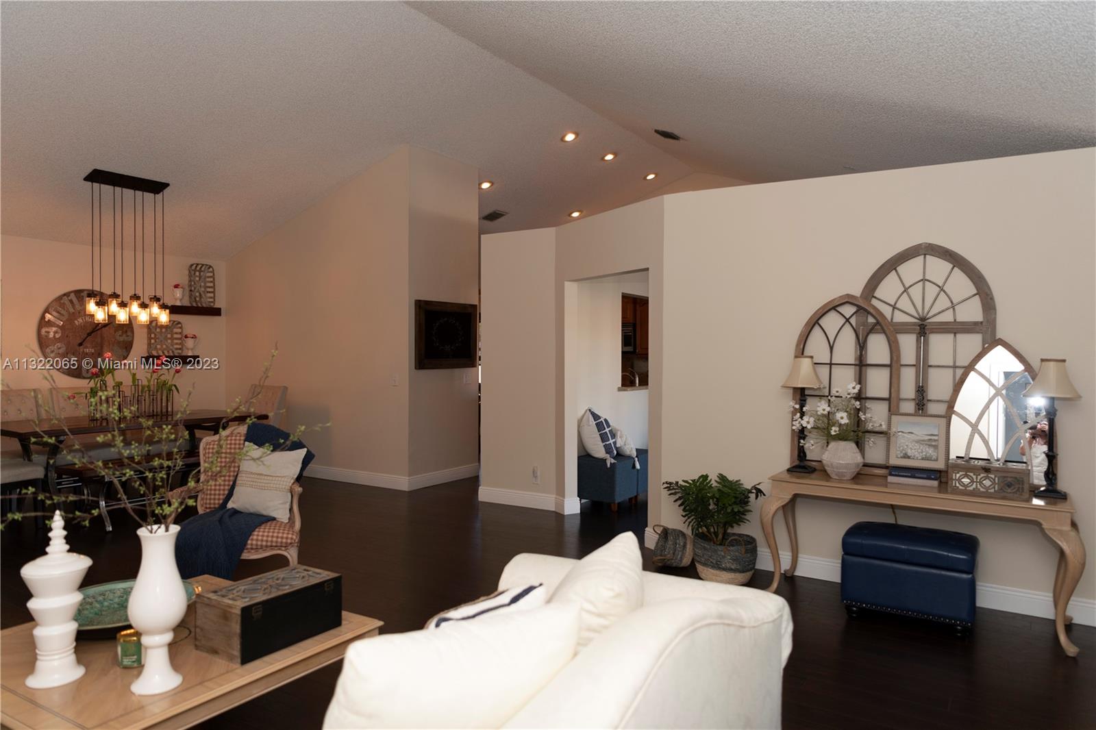 Listing Photo 8
