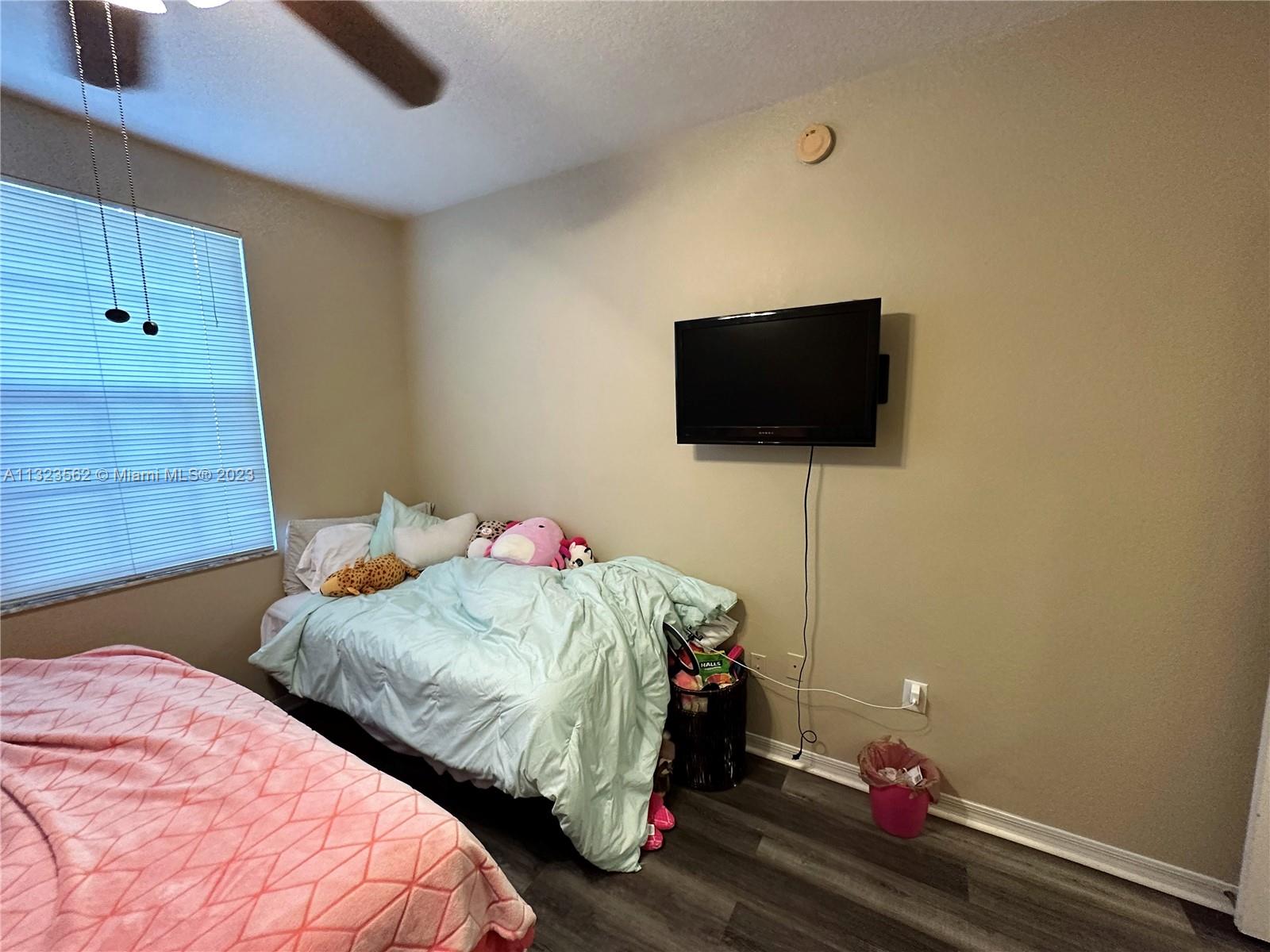 2nd bedroom