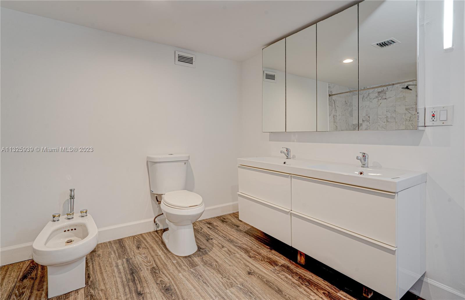 Master Bath/Bidet/Double Vanity/ Closet