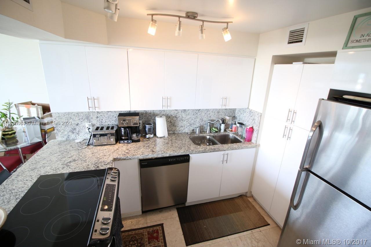 900  Bay Dr #221 For Sale A11326084, FL