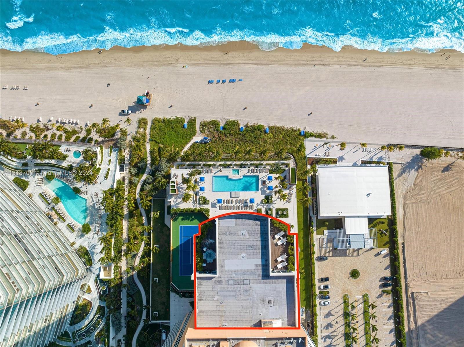 On June 23, this impressive two-story penthouse with spectacular views will be sold at Luxury AUCTION WITHOUT RESERVE! List price is for REFERENCE ONLY. Offered in cooperation with Platinum Luxury Auctions. Inquire for details. 
SUNNY ISLES MANSION IN THE SKIES WITH 180o OCEAN VIEWS. UNIQUE SKY-VILLA WITH EXTRAORDINARY  FLOORPLAN. 6 BEDROOMS AND 7.5 BATHROOMS  SET IN TWO STORIES. PLAYROOM/HOME-THEATRE AND TWO SOLARIUMS. FULLY RENOVATED, UPGRADED AND PROFESSIONALLY DECORATED. UNIT BEING SOLD TURNKEY. MIELLE & SUBZERO APPLIANCES, GLASS STAIRCASE, FULLY EQUIPPED LAUNDRY ROOM WITH A CABANA BATH. CORRECT SQUARE FOOTAGE IS 6,120 UNDER AC + 1,200 SQFT BALCONY. 4 ASSIGNED PARKING SPACES AND A STORAGE.