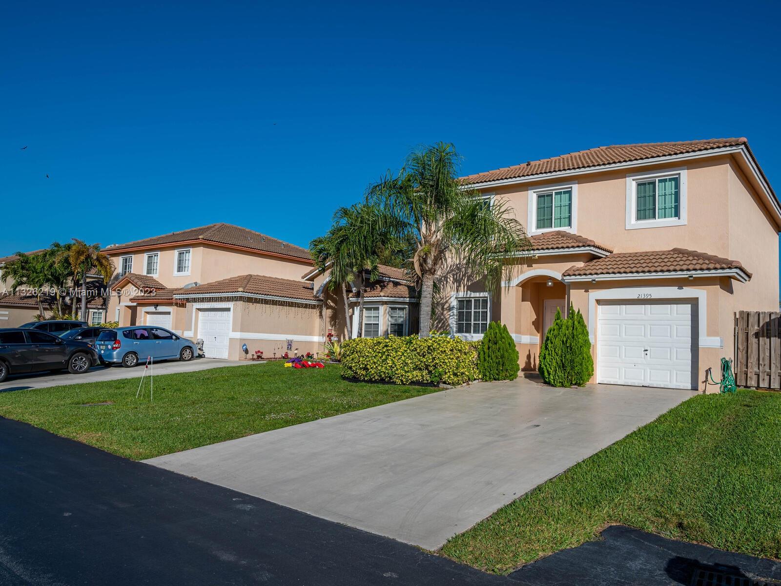 Photo 2 of 21395 87th Ct in Cutler Bay - MLS A11326219