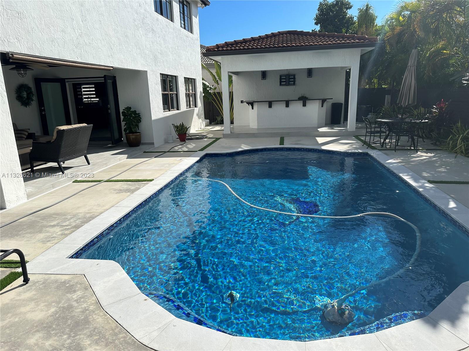 Photo 2 of 450 92nd Psge in Miami - MLS A11326621