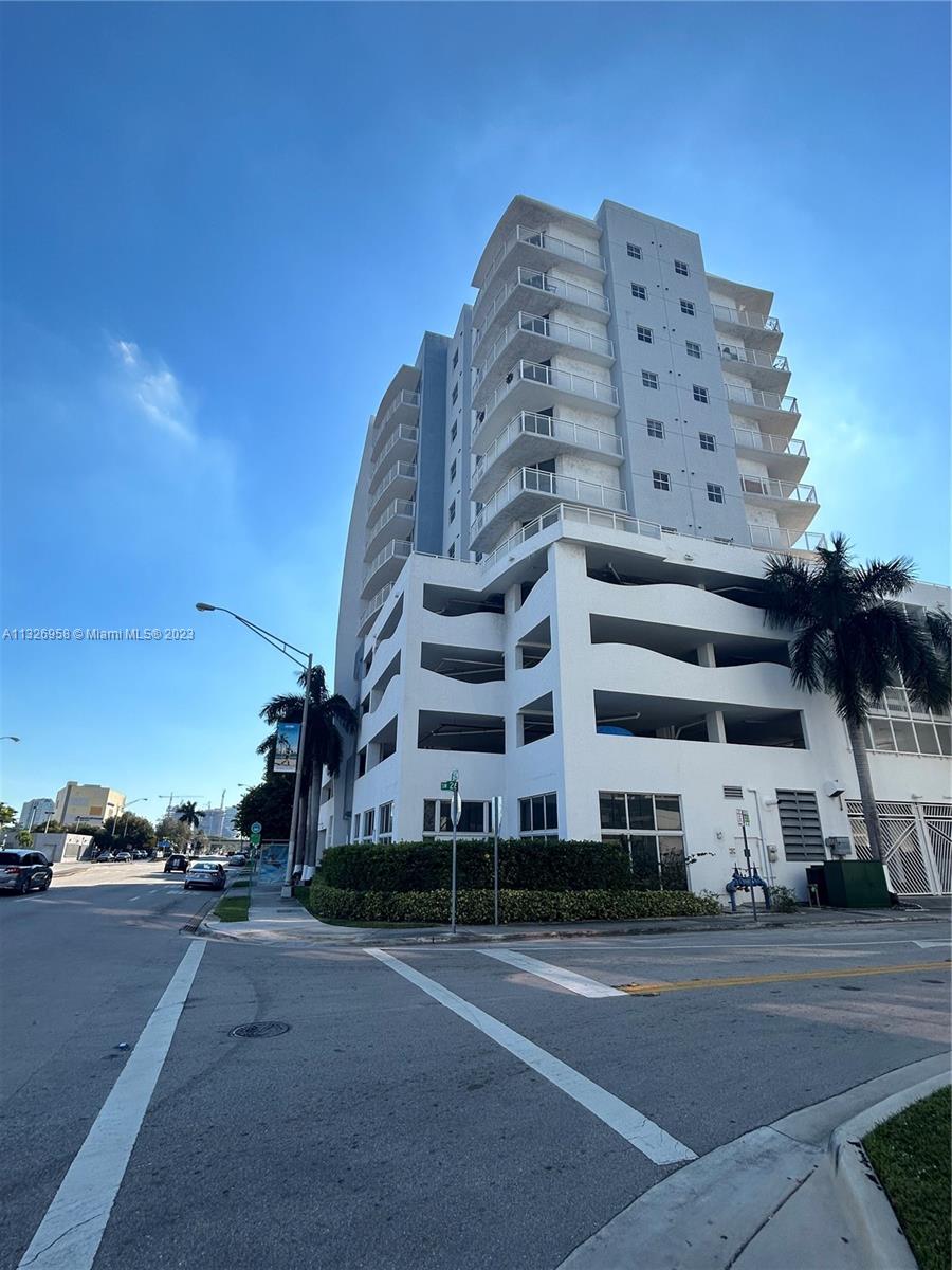 Beautiful apartment with 2 bedrooms 2 bathrooms pretty close to Coconut Grove area, this unit include  2 parking spaces, dining and living area, and a huge balcony, Gym, social area, dog area, and indoor and heated pool.