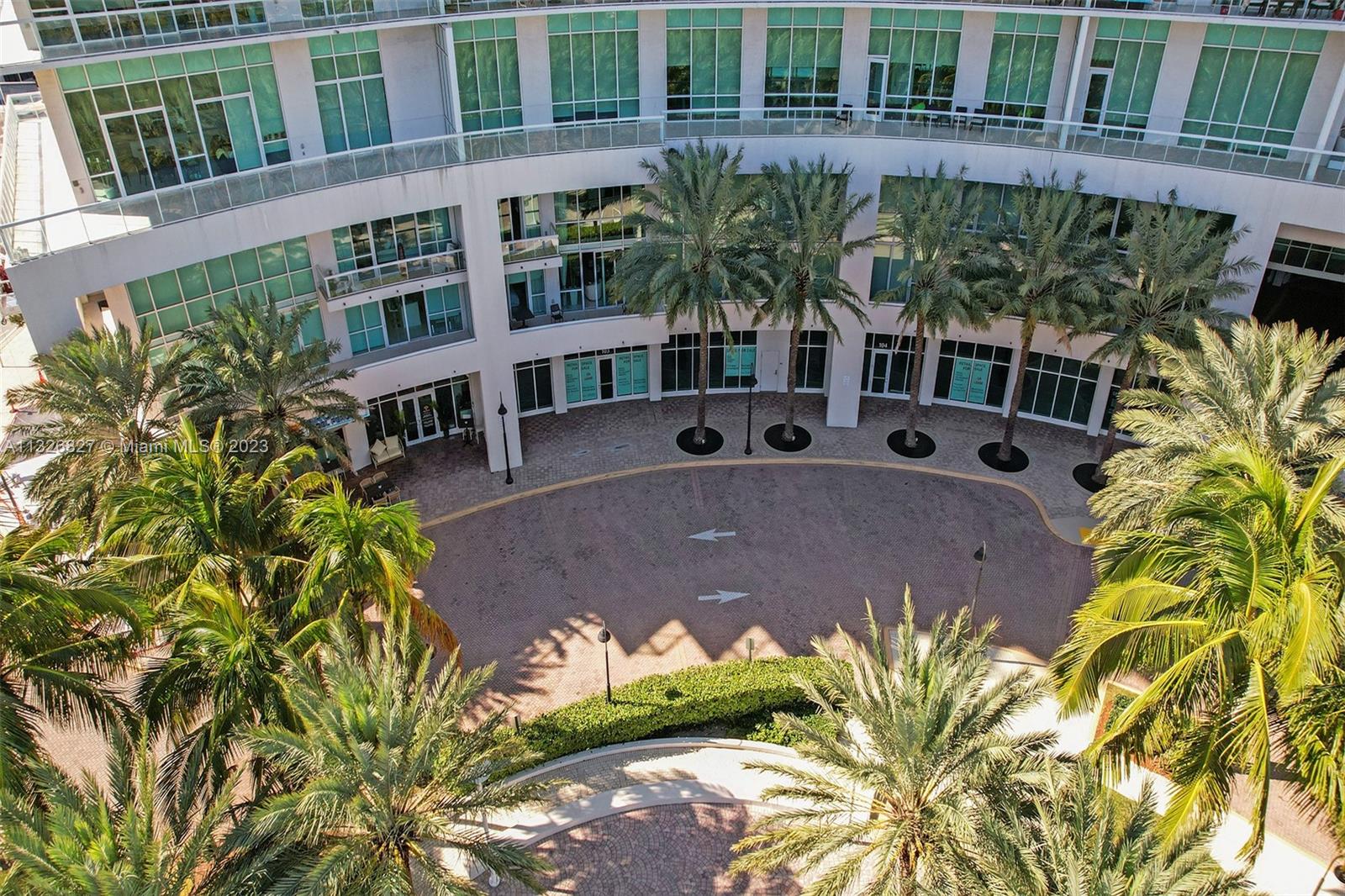 1 N Ocean Blvd 105