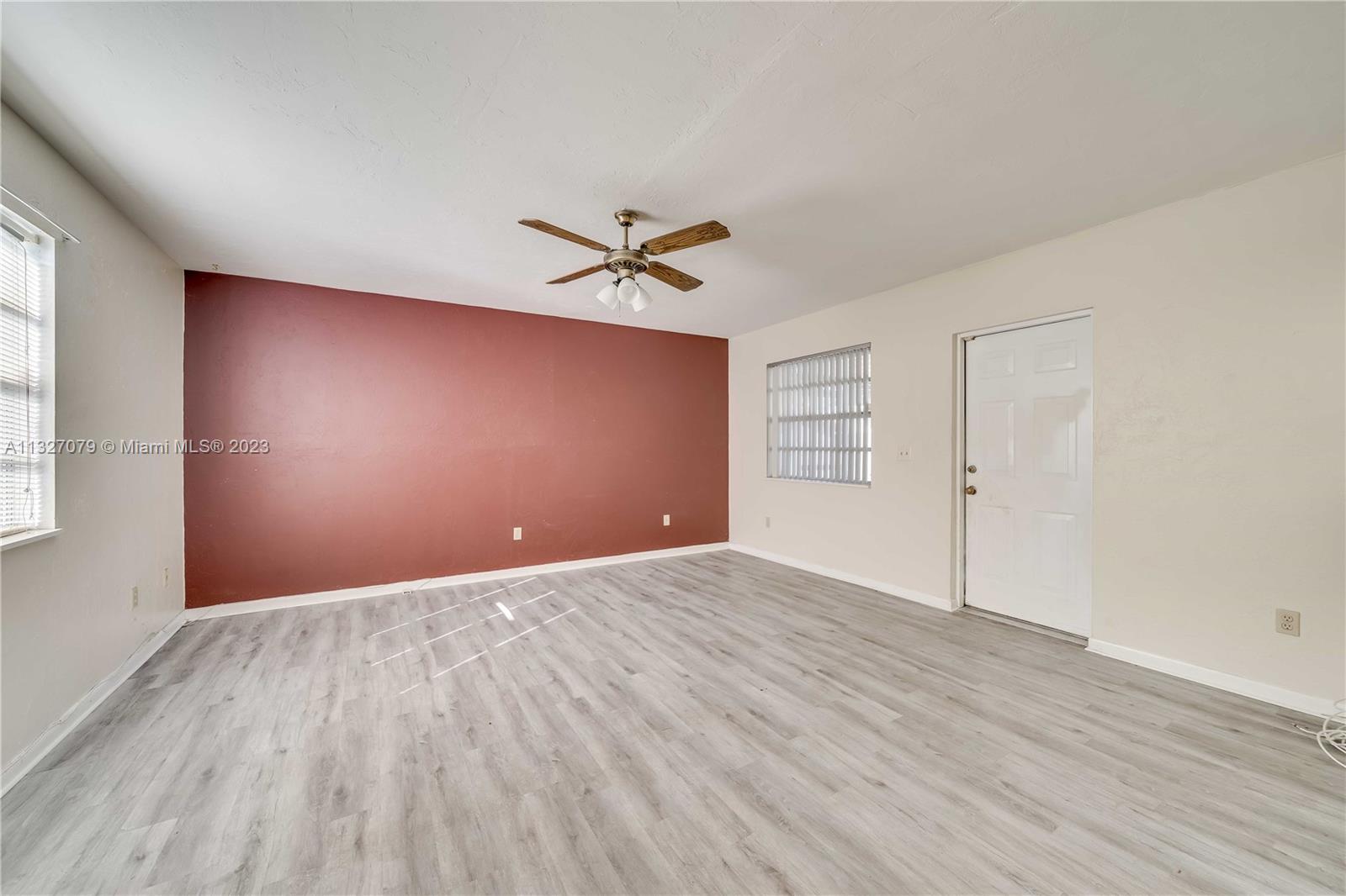 Listing Photo 12